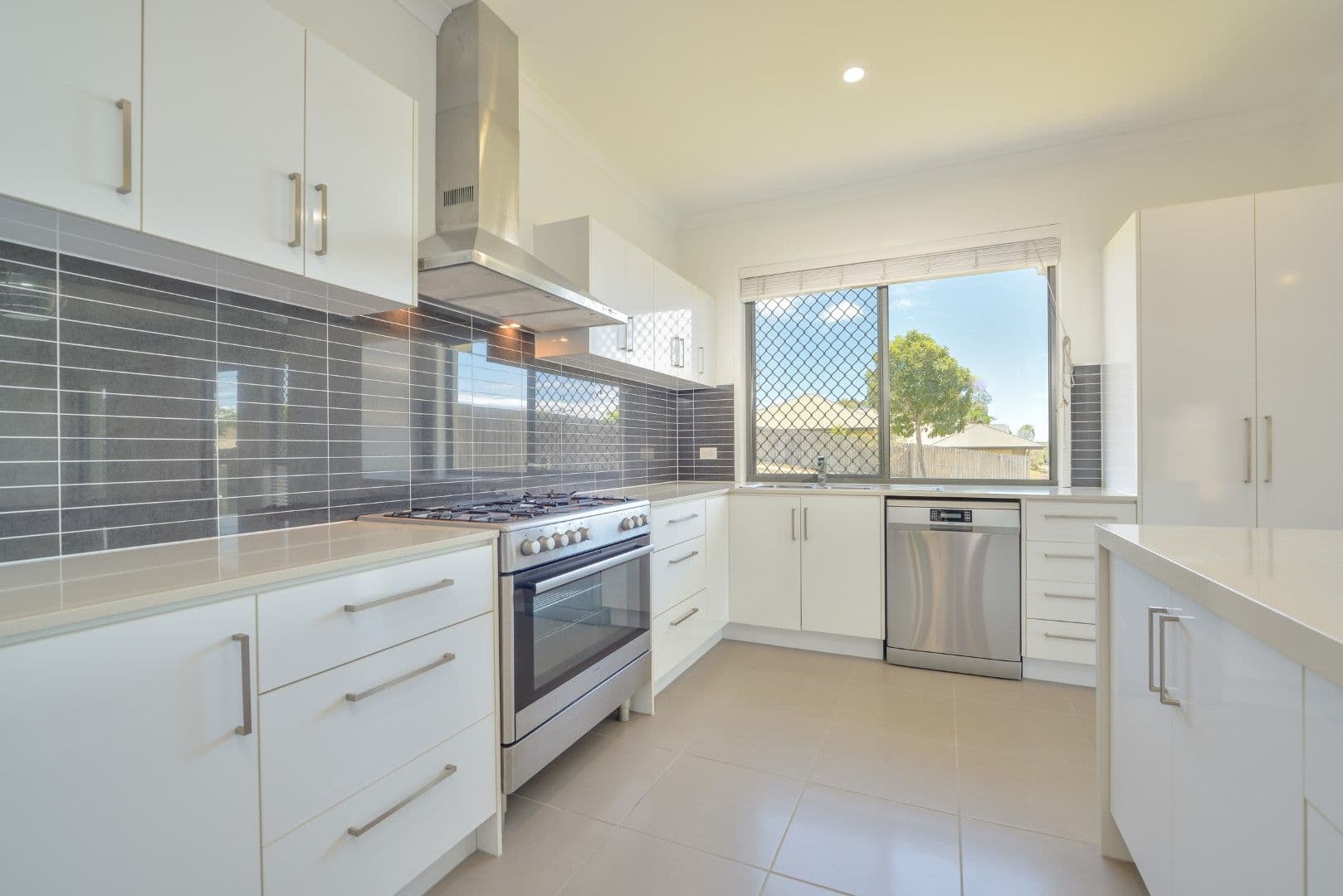 22 Grasstree Crescent, Kirkwood QLD 4680, Kirkwood - Thumbnail 7