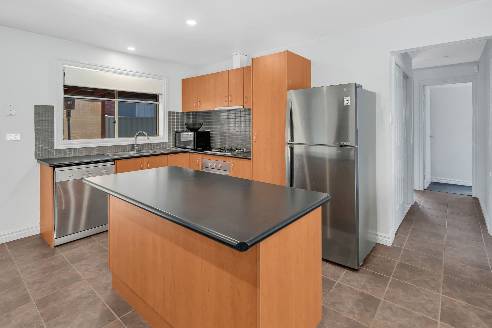 14 Tarragon Drive, Tarneit VIC 3029, Tarneit - Thumbnail 5