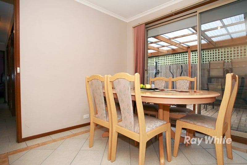 5 Hoysted Avenue, CRANBOURNE VIC 3977, Cranbourne North - Thumbnail 3