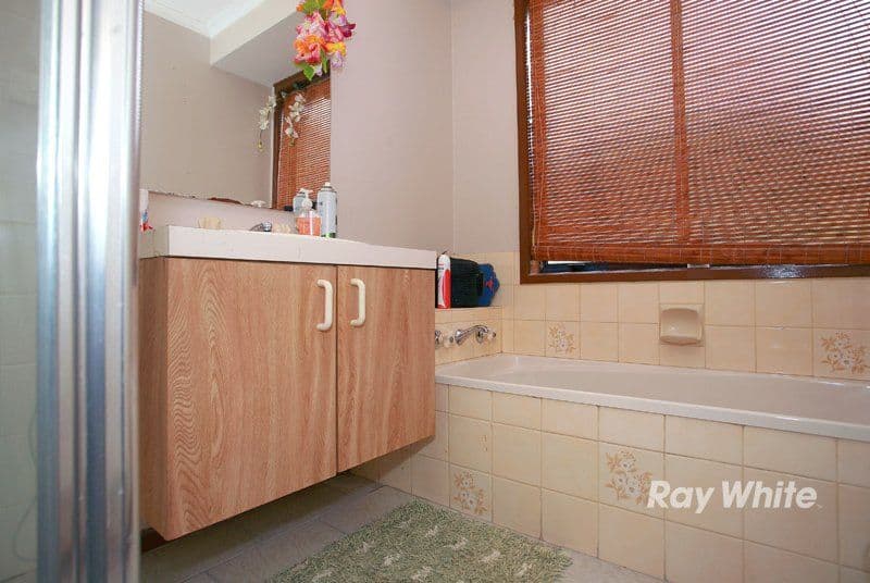 5 Hoysted Avenue, CRANBOURNE VIC 3977, Cranbourne North - Thumbnail 8