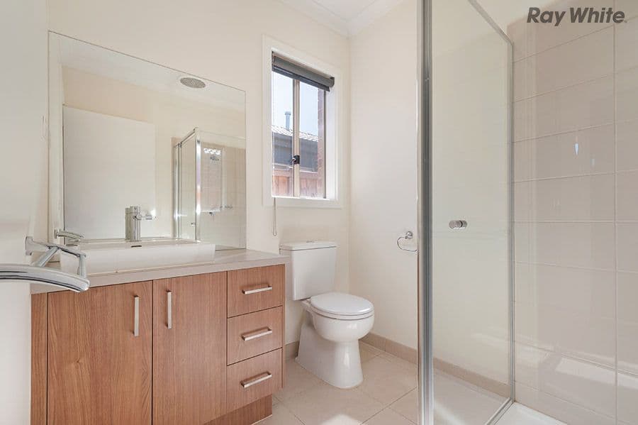 8 Stoneford Chase, Melton South VIC 3338, Melton South - Thumbnail 2
