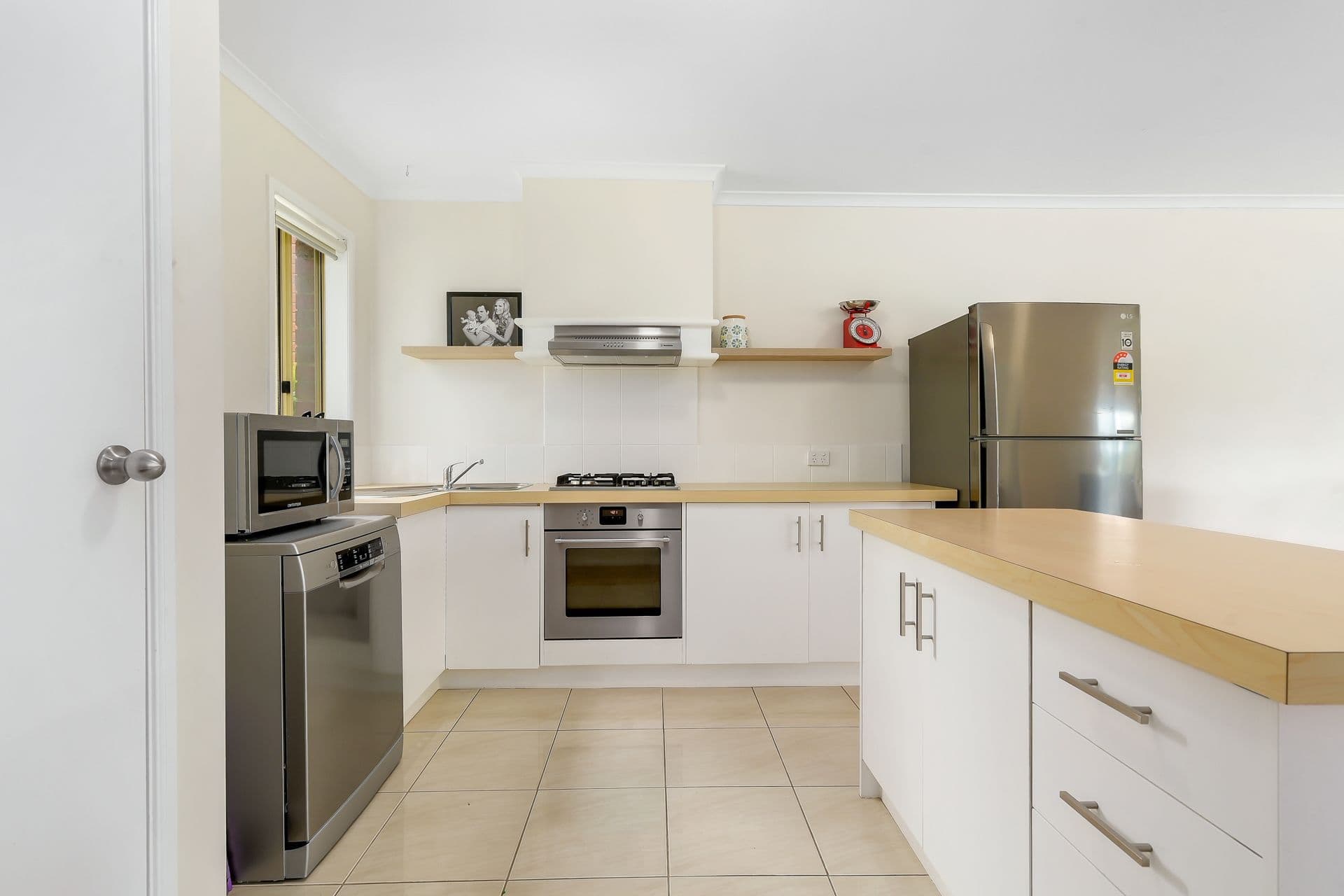 29 Valley View Crescent, Berwick VIC 3806, Berwick - Thumbnail 3
