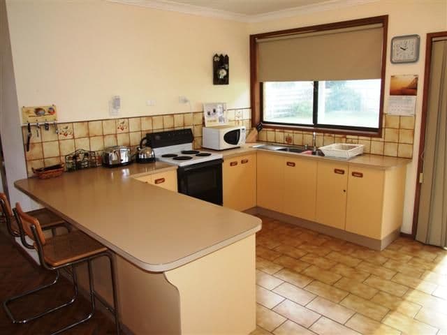 8 Sinclair Avenue, SURF BEACH VIC 3922, Surf Beach - Thumbnail 2