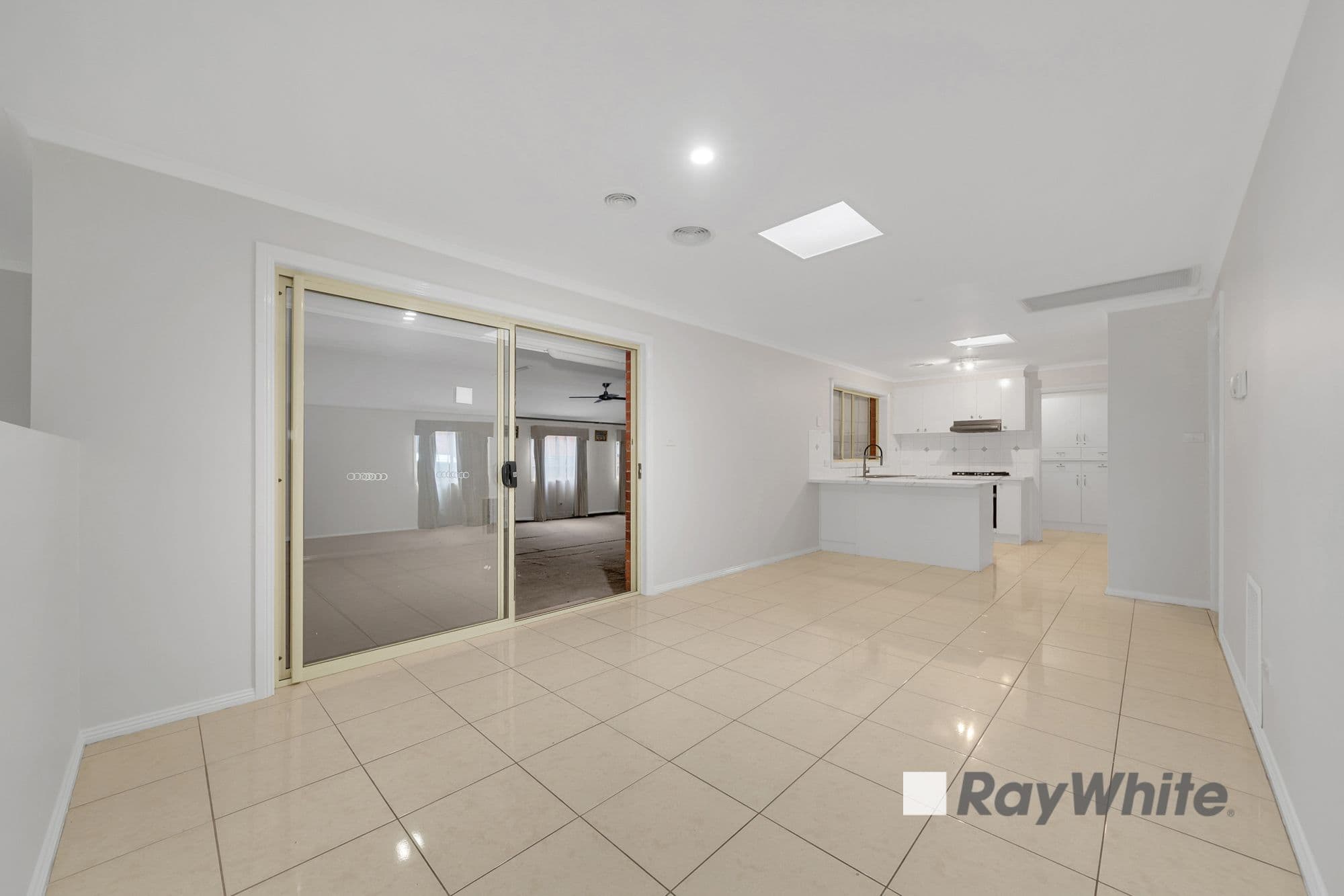 11 Karoonda Way, Hampton Park VIC 3976, Hampton Park - Thumbnail 3