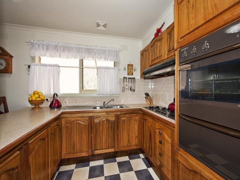 115 Cabernet Crescent, BUNDOORA VIC 3083, Bundoora - Thumbnail 3