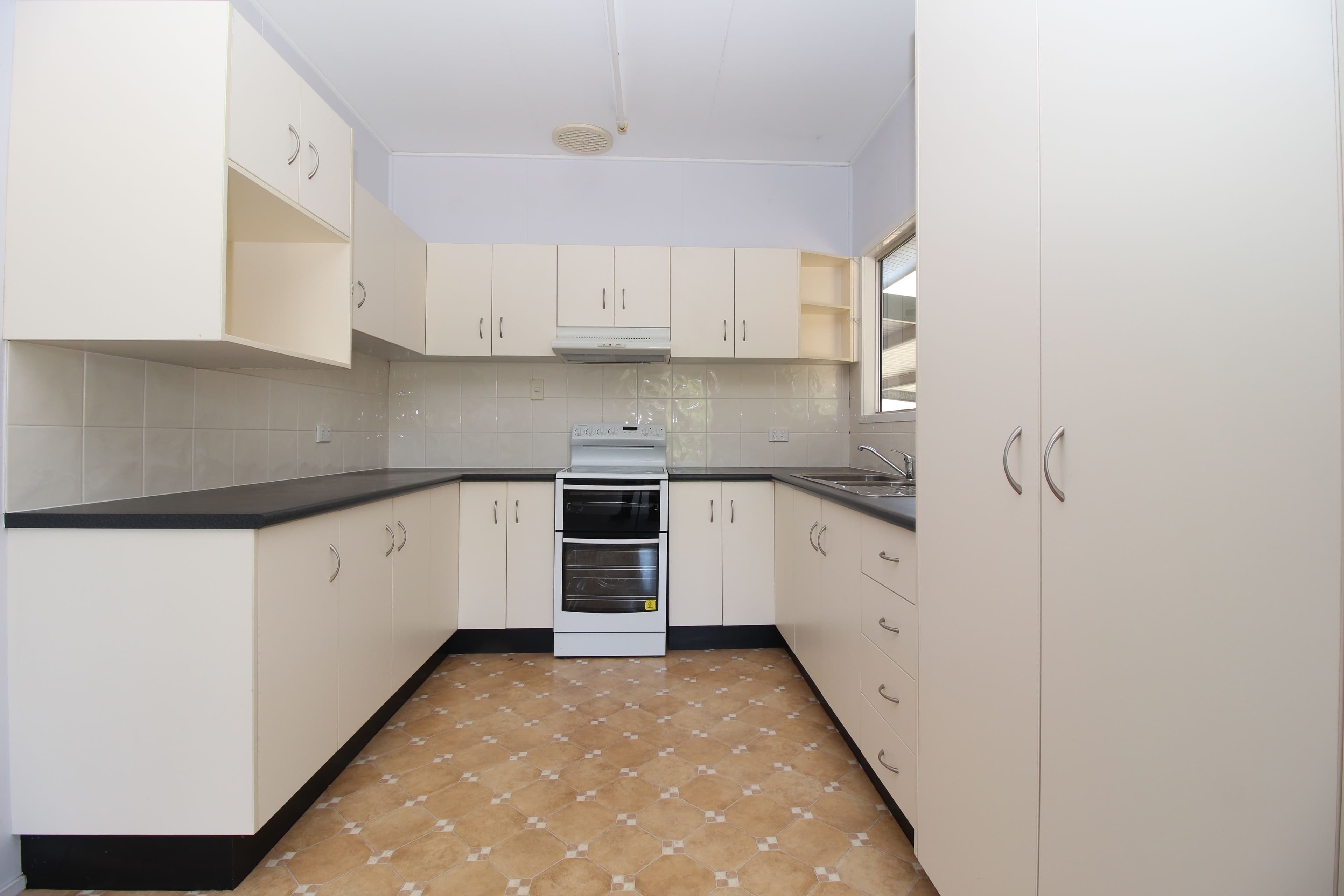 7 Roxburgh Street, Capella QLD 4723, Capella - Thumbnail 4