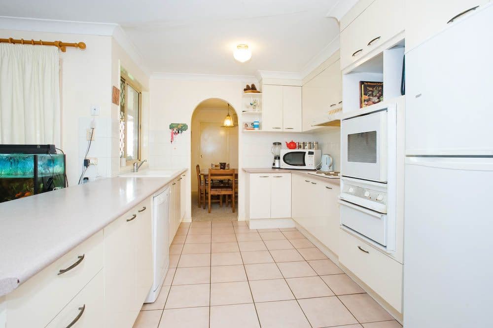 4 Cachet Court, EIGHT MILE PLAINS QLD 4113, Eight Mile Plains - Thumbnail 2