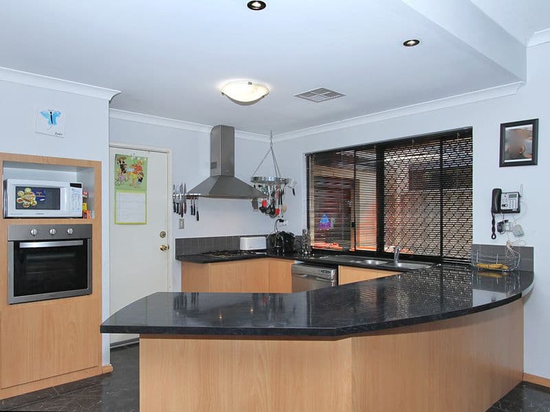 18 Yarrow Drive, BENNETT SPRINGS WA 6063, Bennett Springs - Thumbnail 3
