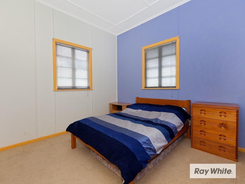 25 Barton Street, SANDGATE QLD 4017, Sandgate - Thumbnail 2