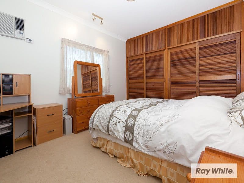 25 Barton Street, SANDGATE QLD 4017, Sandgate - Thumbnail 4