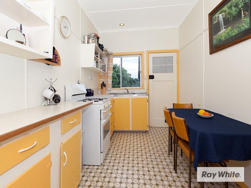 25 Barton Street, SANDGATE QLD 4017, Sandgate - Thumbnail 5