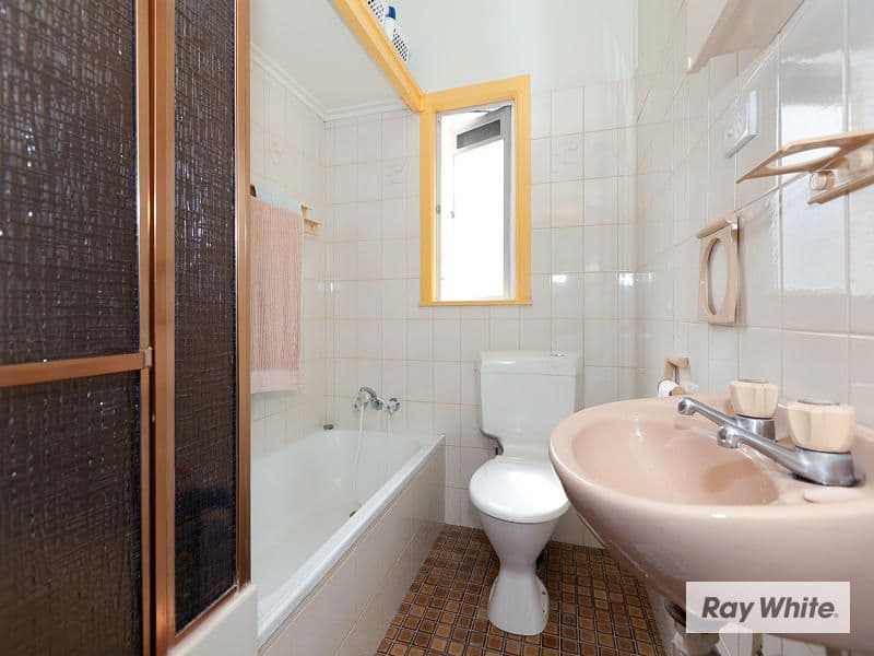 25 Barton Street, SANDGATE QLD 4017, Sandgate - Thumbnail 6