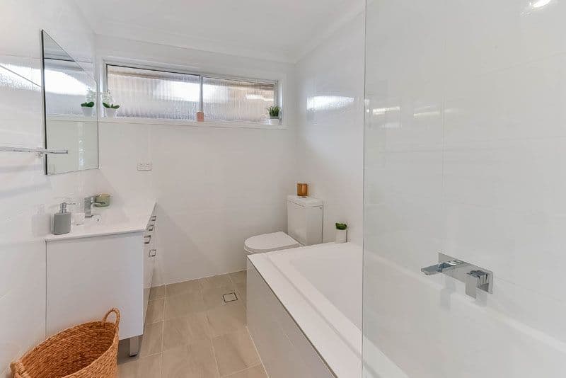 2 Jacaranda Avenue, Bradbury - Thumbnail 7