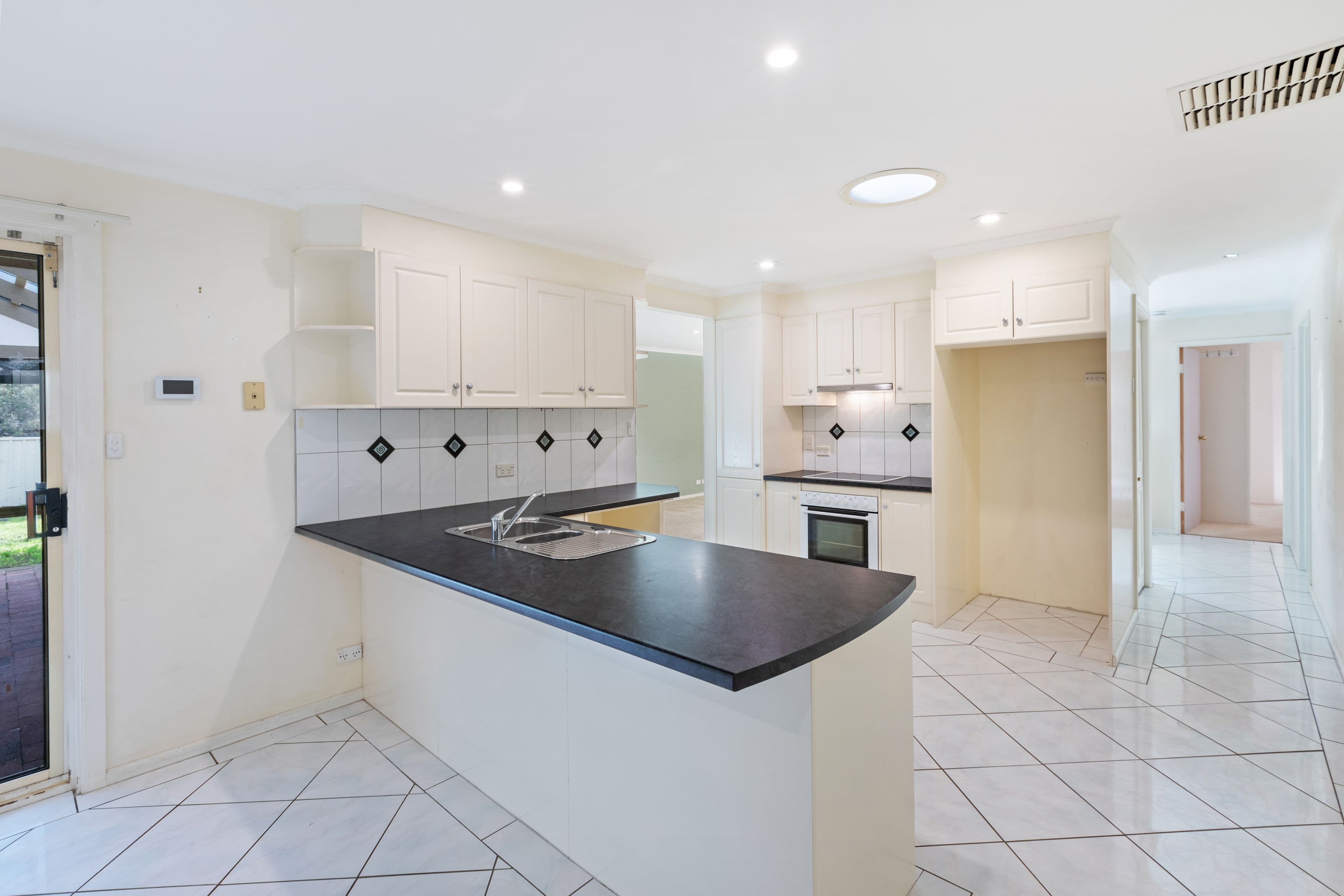 14 Parsee Court, Hallett Cove SA 5158, Hallett Cove - Thumbnail 7
