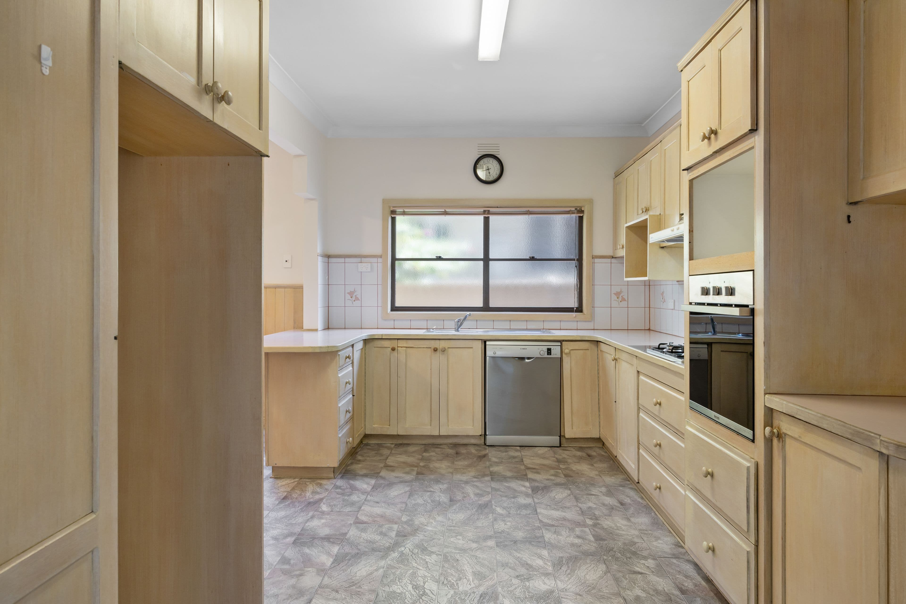 211 Lexton Street, Wendouree VIC 3355, Wendouree - Thumbnail 2