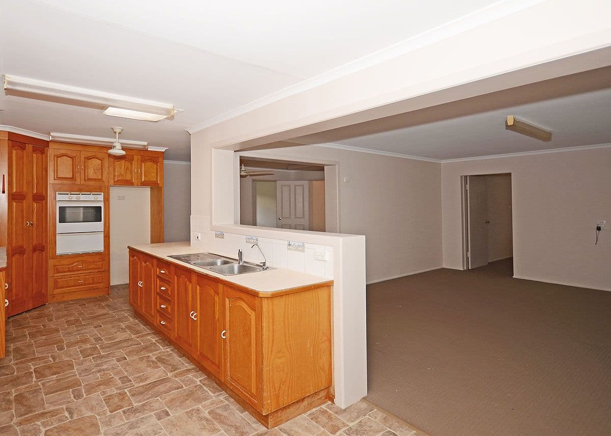11 Pineapple Avenue, TORQUAY QLD 4655, Torquay - Thumbnail 7
