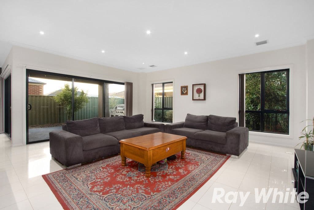 9 Charolais Court, Pakenham VIC 3810, Pakenham - Thumbnail 4