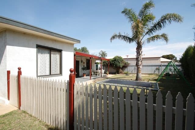 2 Eringa Avenue, LOXTON SA 5333, Loxton - Thumbnail 3