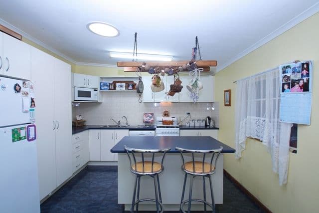 2 Eringa Avenue, LOXTON SA 5333, Loxton - Thumbnail 6