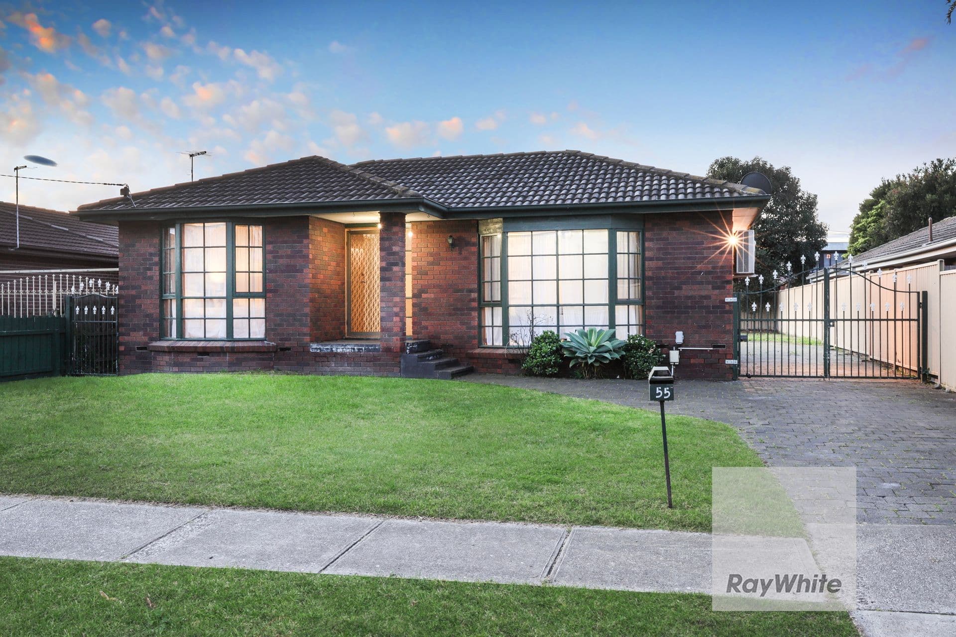 55 The Circuit, Gladstone Park VIC 3043, Gladstone Park - Thumbnail 2