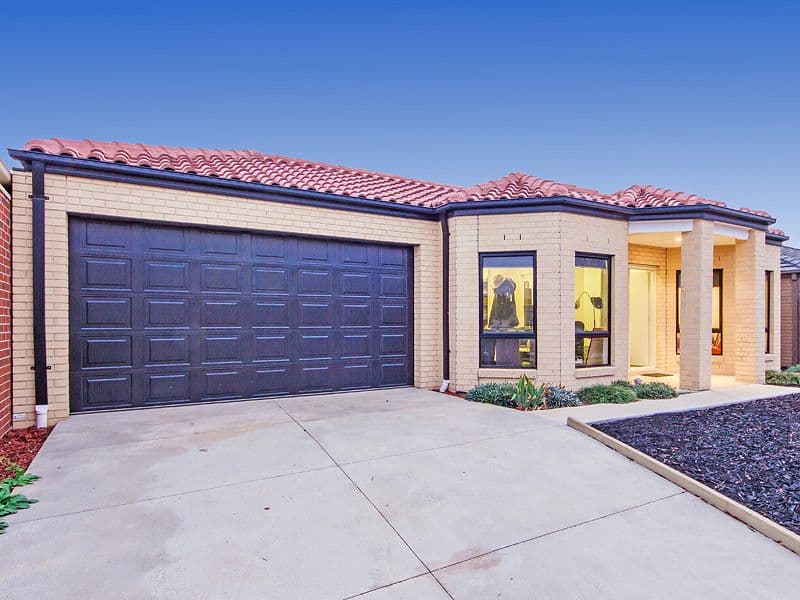 2 Swinburne Court, TRUGANINA VIC 3029, Truganina - Thumbnail 2