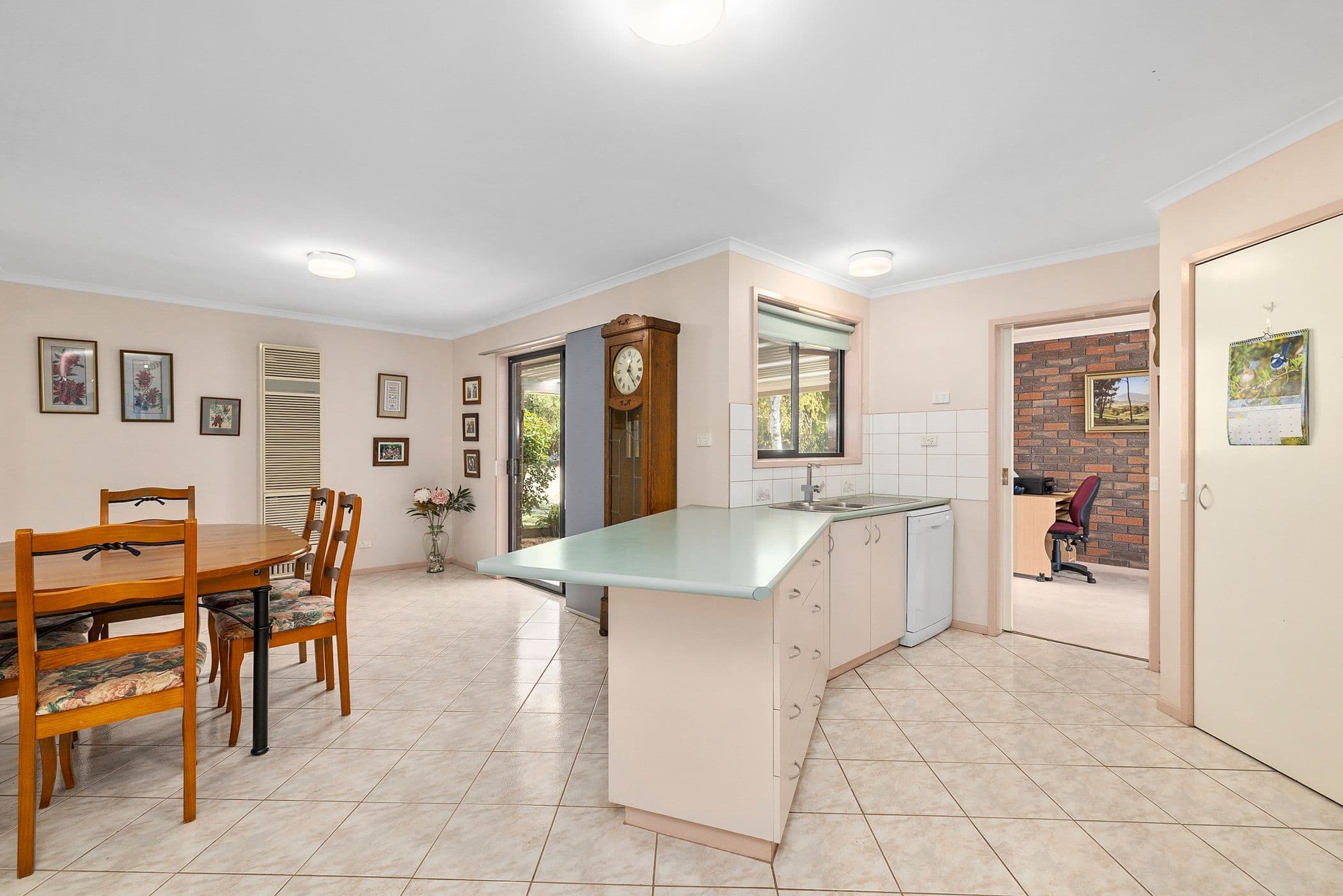 10 Blackie Avenue, Ararat VIC 3377, Ararat - Thumbnail 2