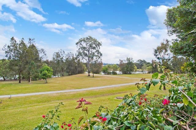 9 Tussock Crescent, ELANORA QLD 4221, Elanora - Thumbnail 2