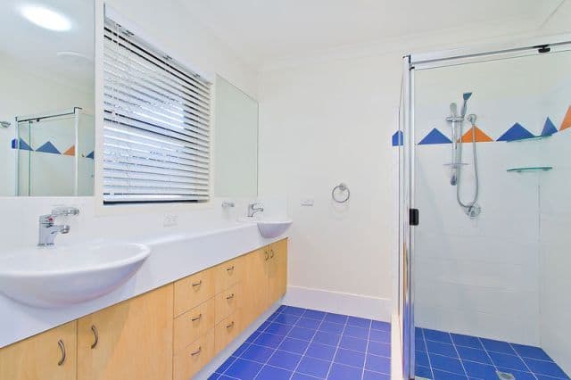 9 Tussock Crescent, ELANORA QLD 4221, Elanora - Thumbnail 4