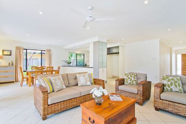 9 Tussock Crescent, ELANORA QLD 4221, Elanora - Thumbnail 5