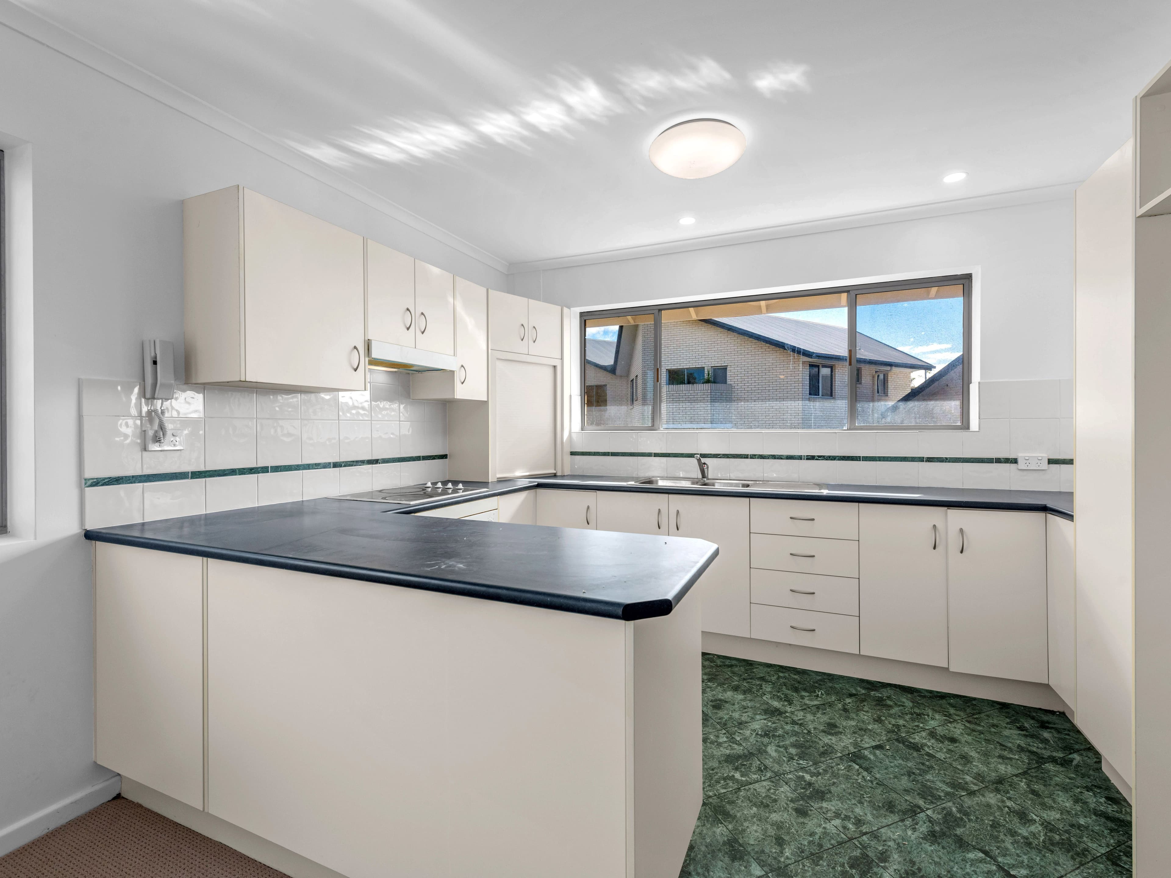 25 Kirkland Avenue, Coorparoo QLD 4151, Coorparoo - Thumbnail 2