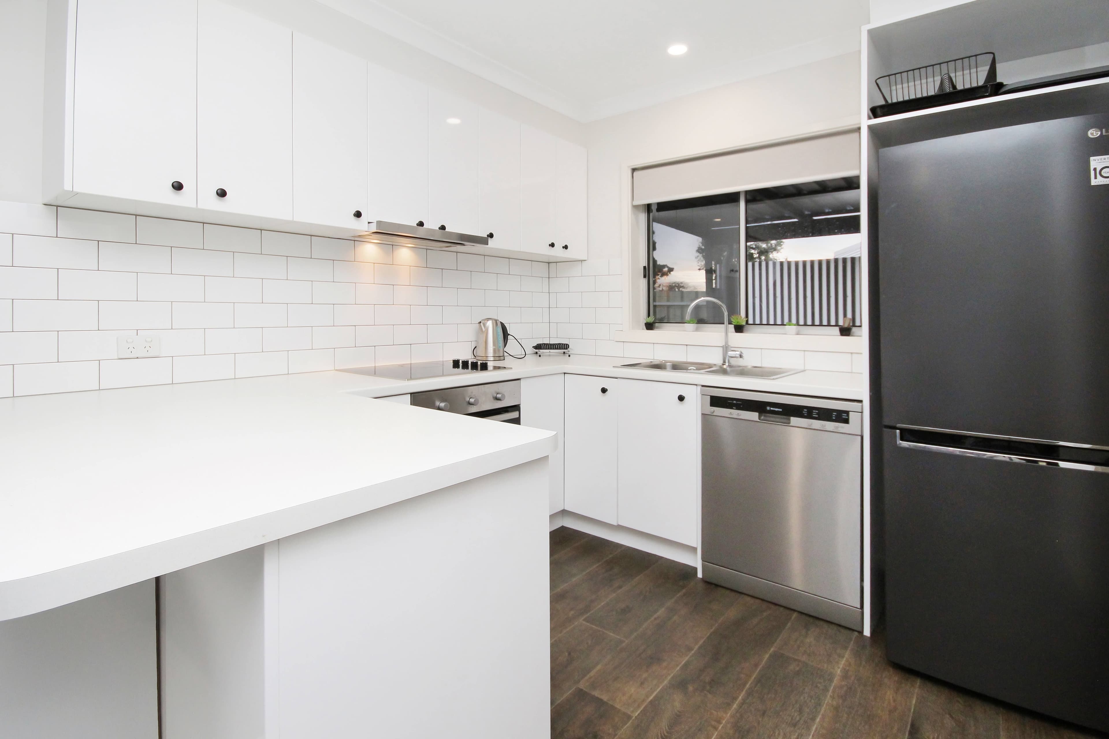 8 Robinson Street, Horsham VIC 3400, Horsham - Thumbnail 2