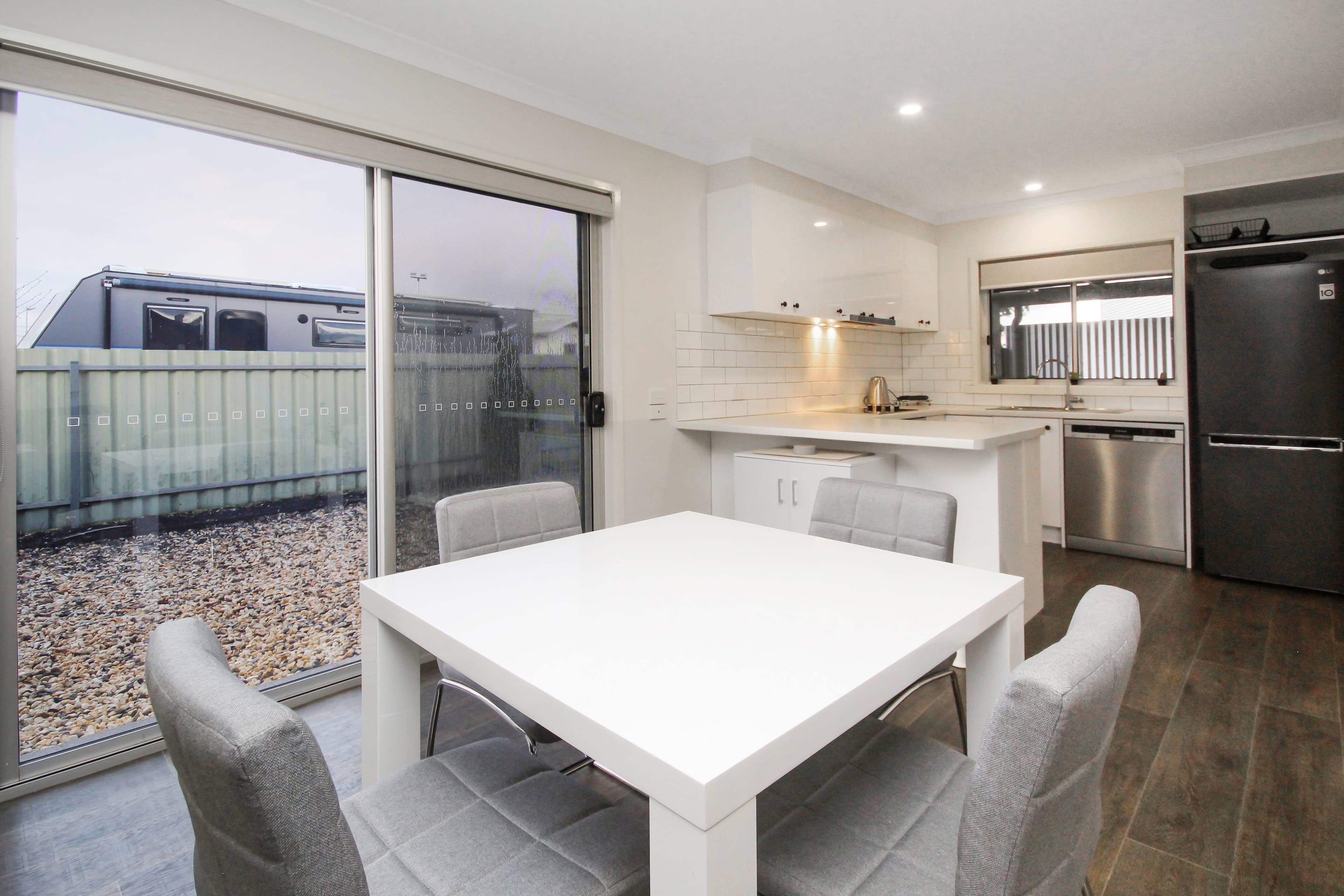 8 Robinson Street, Horsham VIC 3400, Horsham - Thumbnail 3