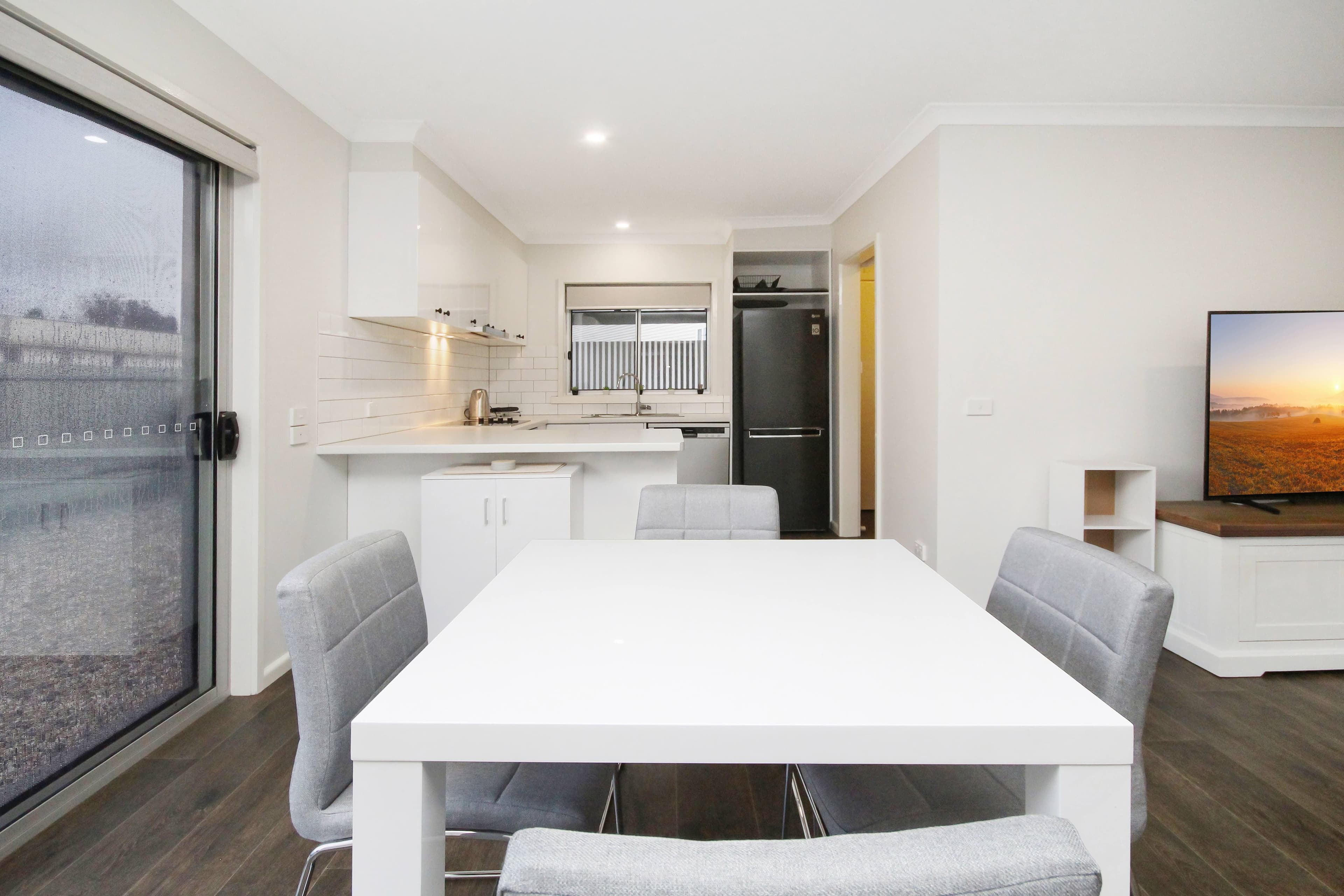 8 Robinson Street, Horsham VIC 3400, Horsham - Thumbnail 4