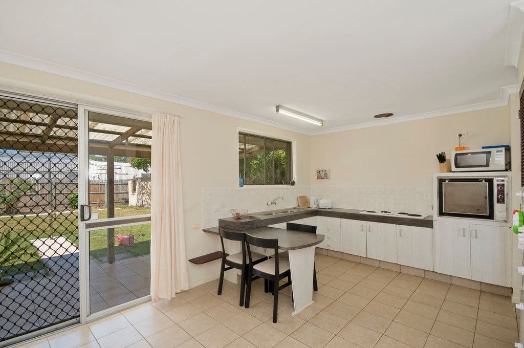 40 Denawen Street, PALM BEACH QLD 4221, Palm Beach - Thumbnail 5
