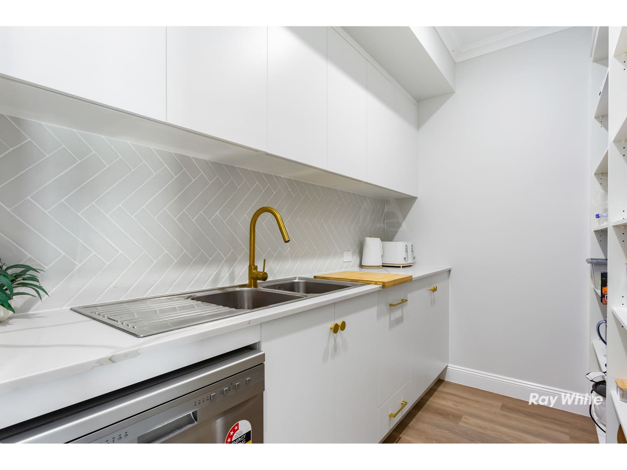 4 King William Place, Kinka Beach QLD 4703, Kinka Beach - Thumbnail 5