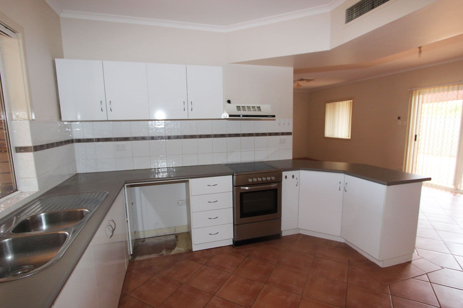 13 Pelusey Way, Nickol WA 6714, Nickol - Thumbnail 2