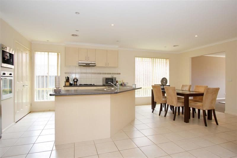 27 Heysen Park Way, CAROLINE SPRINGS VIC 3023, Caroline Springs - Thumbnail 2