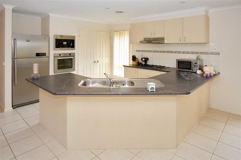 27 Heysen Park Way, CAROLINE SPRINGS VIC 3023, Caroline Springs - Thumbnail 3