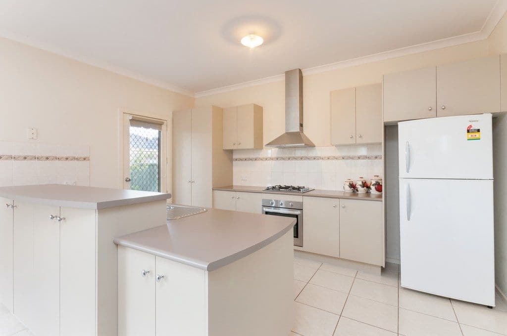 33 Hurlingham Way, CRAIGIEBURN VIC 3064, Craigieburn - Thumbnail 2