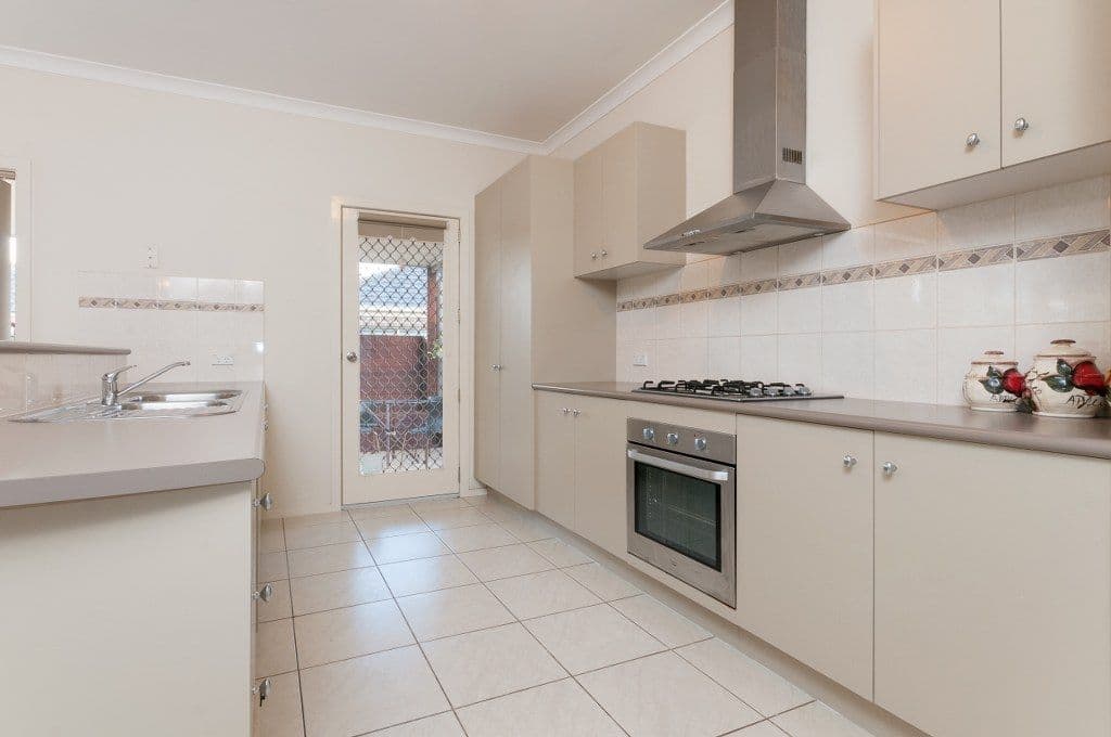 33 Hurlingham Way, CRAIGIEBURN VIC 3064, Craigieburn - Thumbnail 3