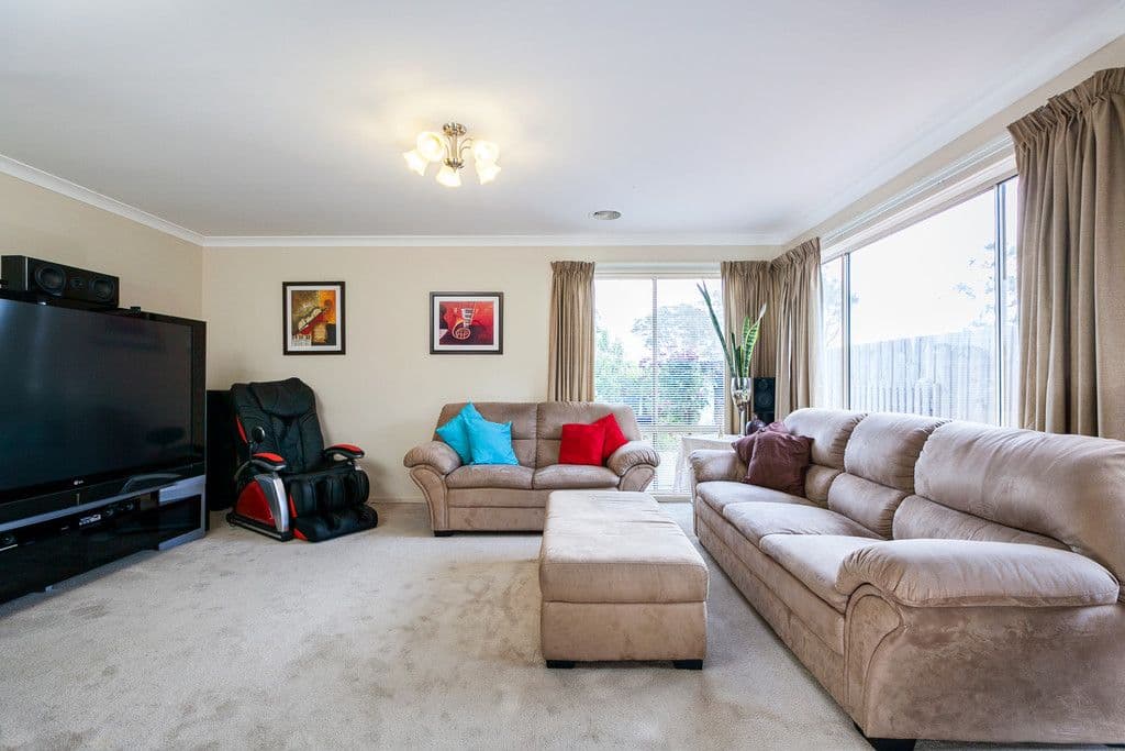 16 Penola Drive, SOUTH MORANG VIC 3752, South Morang - Thumbnail 3
