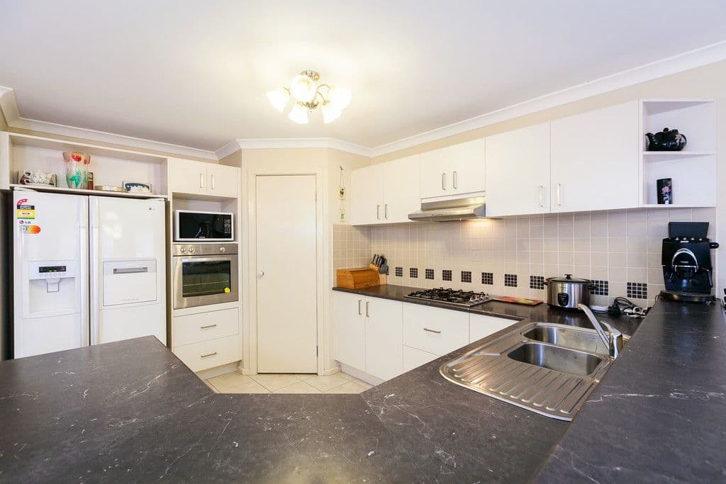 16 Penola Drive, SOUTH MORANG VIC 3752, South Morang - Thumbnail 7