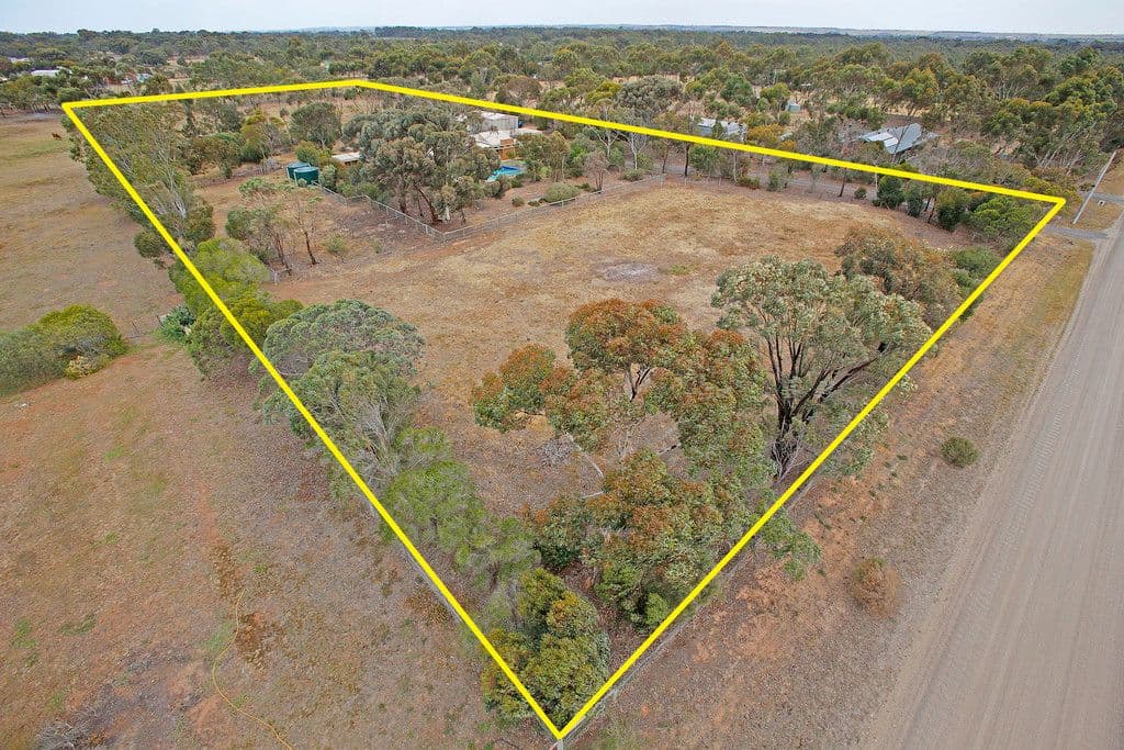 190 Plains Road, Lara VIC 3212, Lara - Thumbnail 2