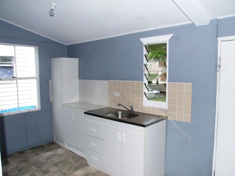 33 Margaret Street, ALLENSTOWN QLD 4700, Allenstown - Thumbnail 2