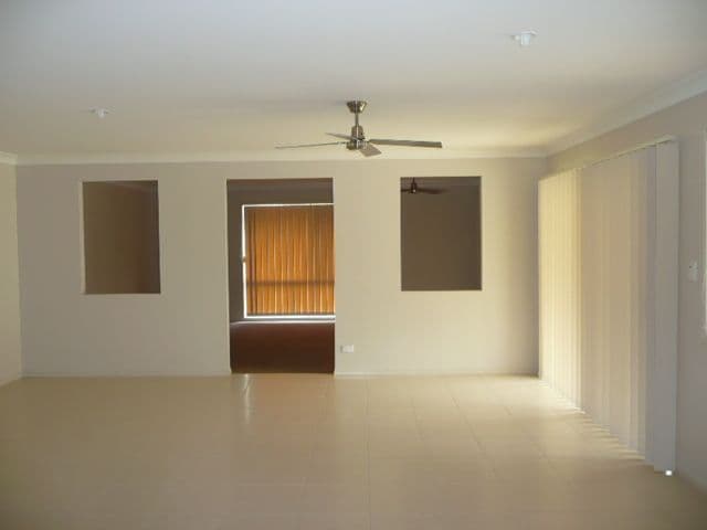 16 Tallow Street, PACIFIC PINES QLD 4211, Pacific Pines - Thumbnail 3