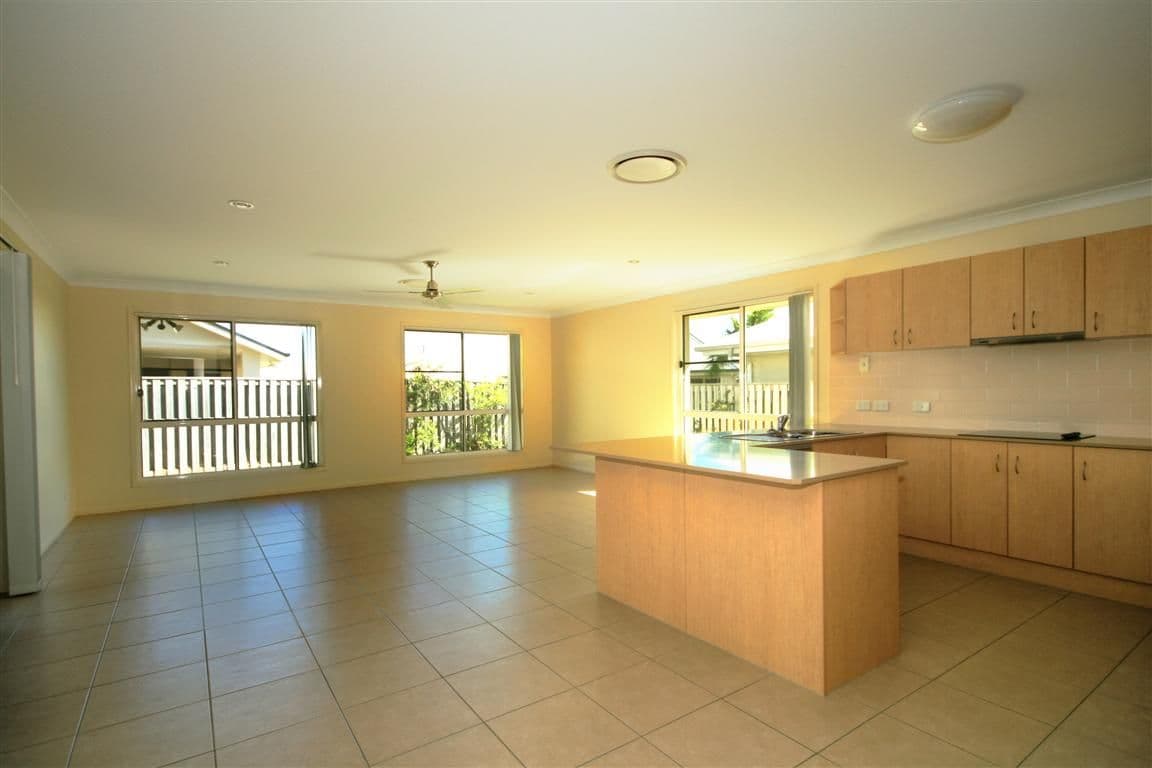 6 Bilgola Place, BLACKS BEACH QLD 4740, Blacks Beach - Thumbnail 2