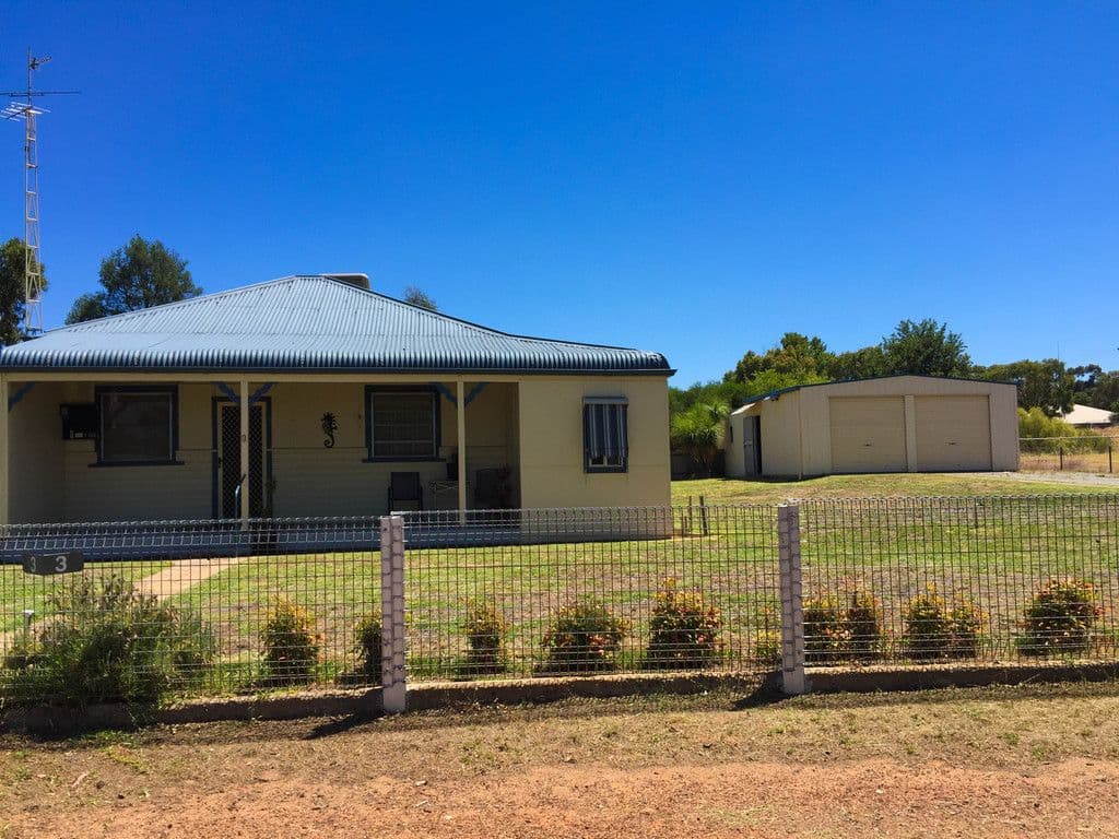 3 Crescent Street, Narrandera - Thumbnail 2