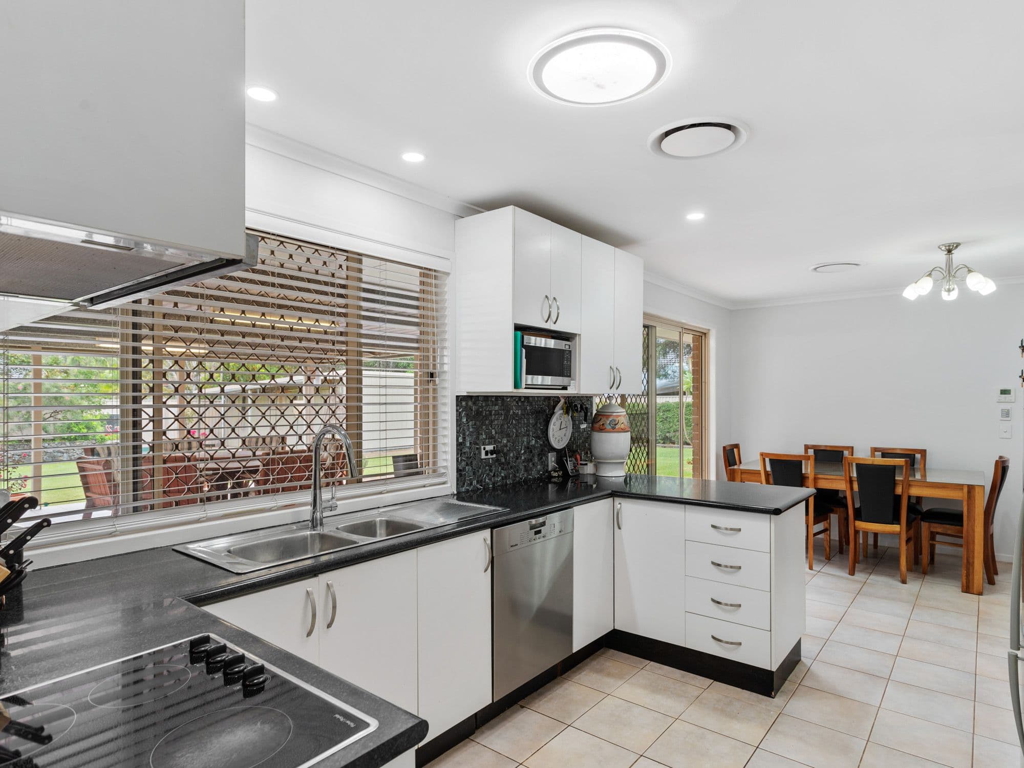 3 Grimsdyke Court, Molendinar QLD 4214, Molendinar - Thumbnail 5