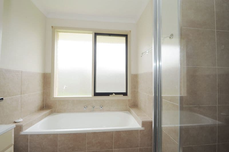 13 Honeyeater Place, CARRUM DOWNS VIC 3201, Carrum Downs - Thumbnail 2