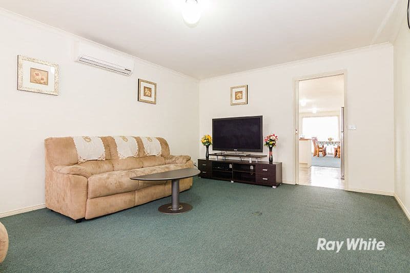 63 Scarborough Avenue, Cranbourne West VIC 3977, Cranbourne West - Thumbnail 4